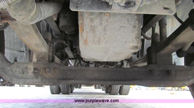 image for item G2171 2006 Freightliner Columbia semi truck