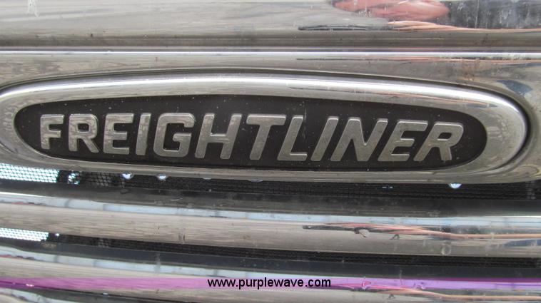 image for item G2171 2006 Freightliner Columbia semi truck
