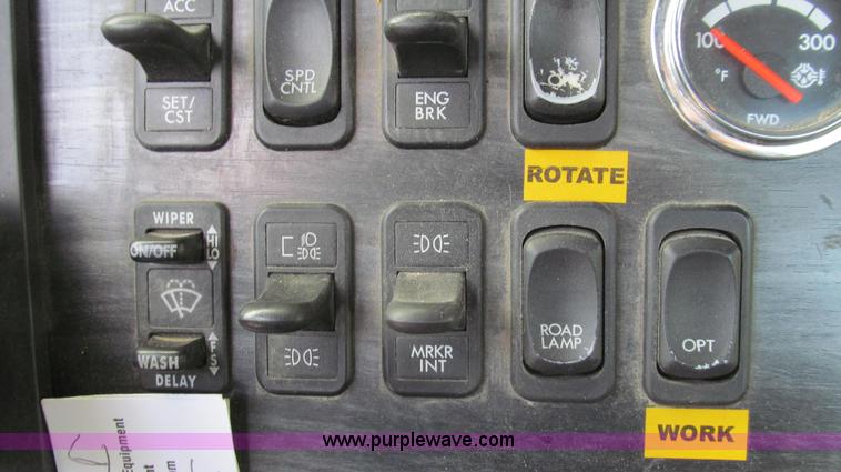 image for item G2171 2006 Freightliner Columbia semi truck