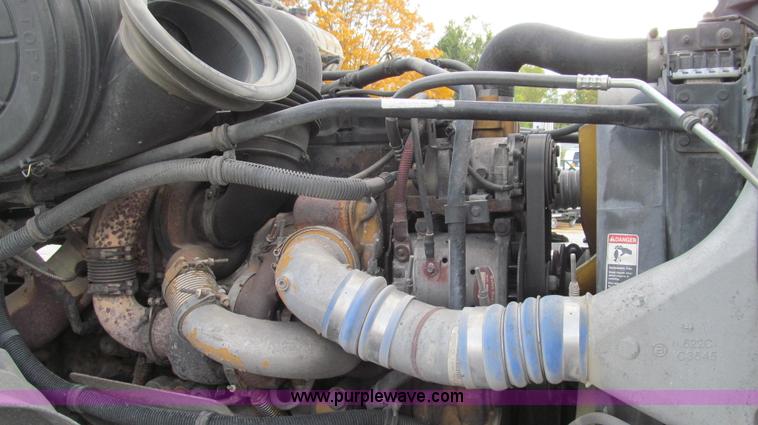 image for item G2171 2006 Freightliner Columbia semi truck