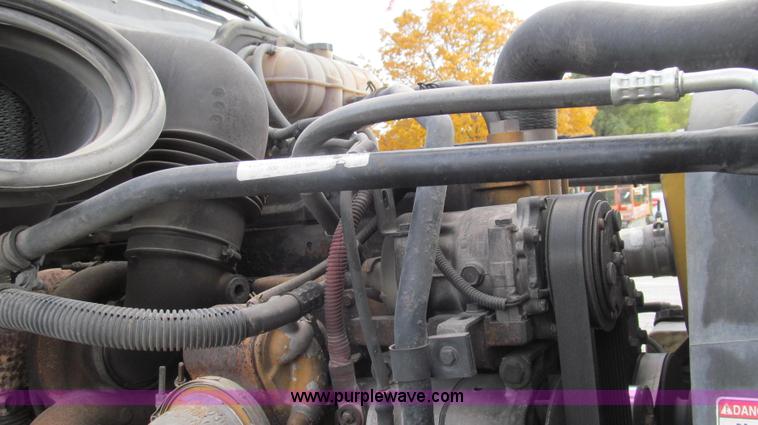 image for item G2171 2006 Freightliner Columbia semi truck