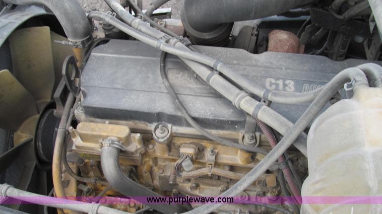 image for item G2171 2006 Freightliner Columbia semi truck