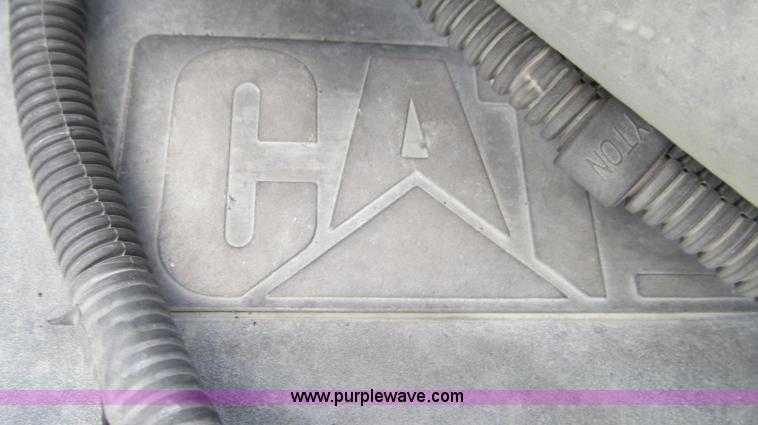 image for item G2171 2006 Freightliner Columbia semi truck