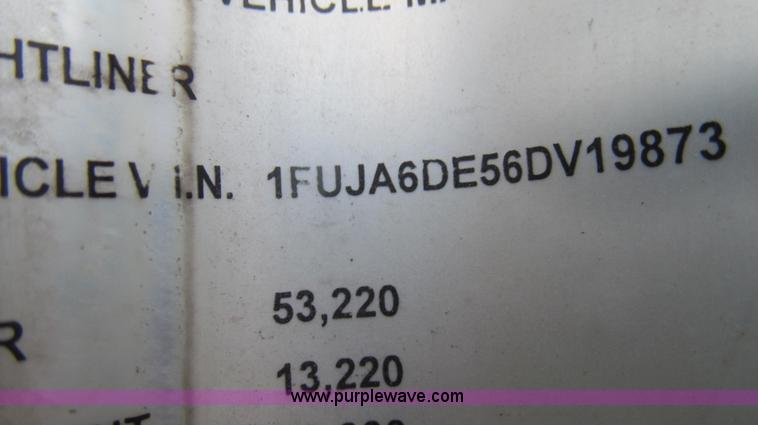 image for item G2171 2006 Freightliner Columbia semi truck