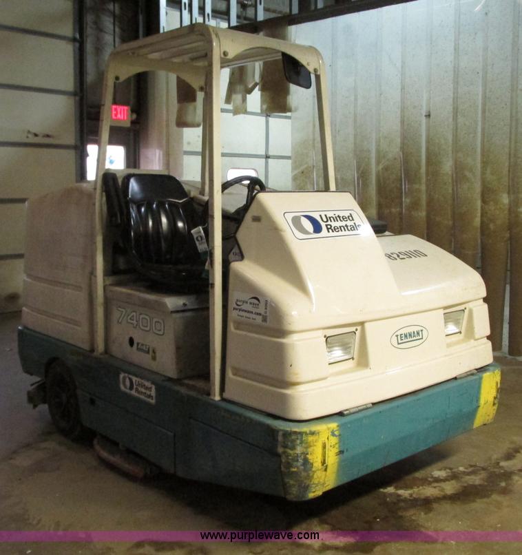 image for item G9203 2006 Tenant 7400 ride-on floor scrubber
