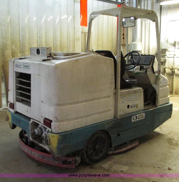 image for item G9203 2006 Tenant 7400 ride-on floor scrubber