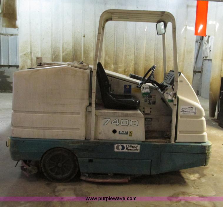 image for item G9203 2006 Tenant 7400 ride-on floor scrubber