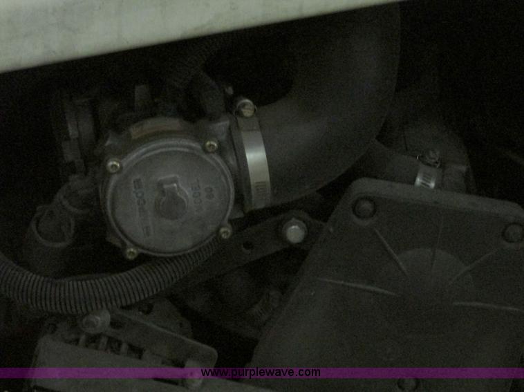 image for item G9203 2006 Tenant 7400 ride-on floor scrubber