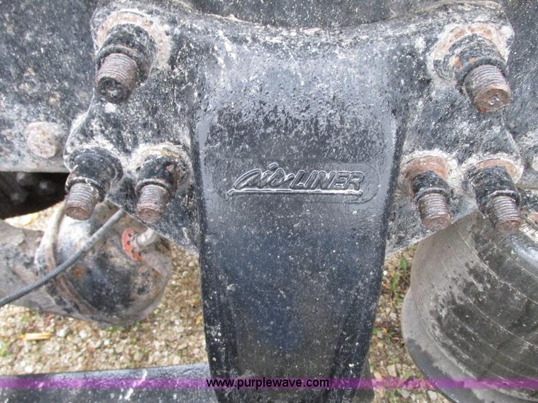 image for item G9204 2005 Freightliner Columbia semi truck