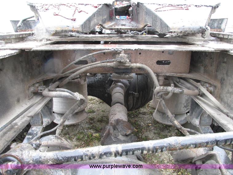 image for item G9204 2005 Freightliner Columbia semi truck