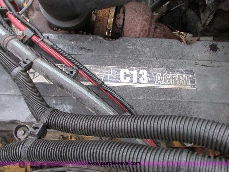 image for item G9204 2005 Freightliner Columbia semi truck