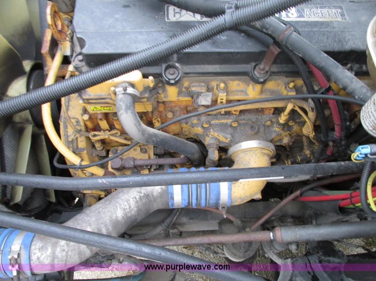 image for item G9204 2005 Freightliner Columbia semi truck