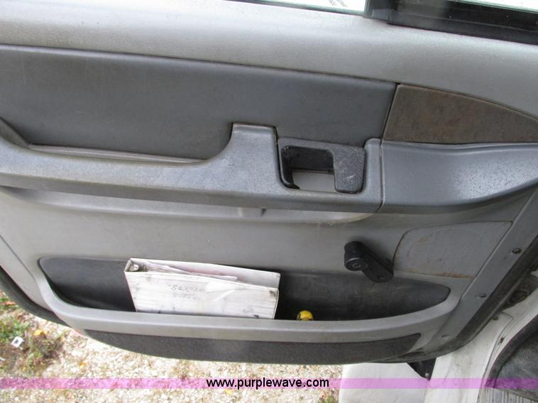 image for item G9204 2005 Freightliner Columbia semi truck