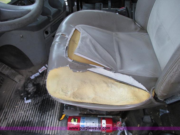 image for item G9204 2005 Freightliner Columbia semi truck