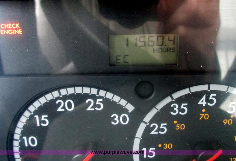 image for item G9204 2005 Freightliner Columbia semi truck