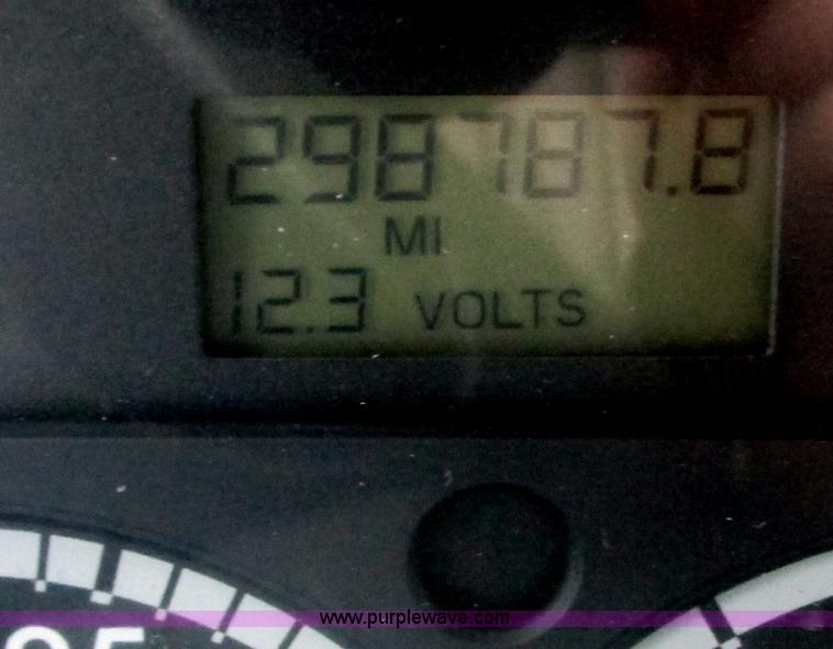 image for item G9204 2005 Freightliner Columbia semi truck