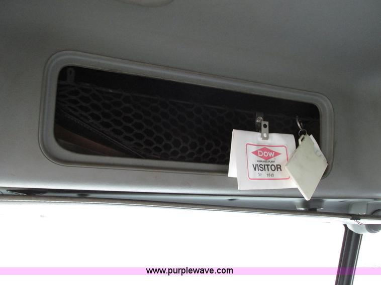 image for item G9204 2005 Freightliner Columbia semi truck