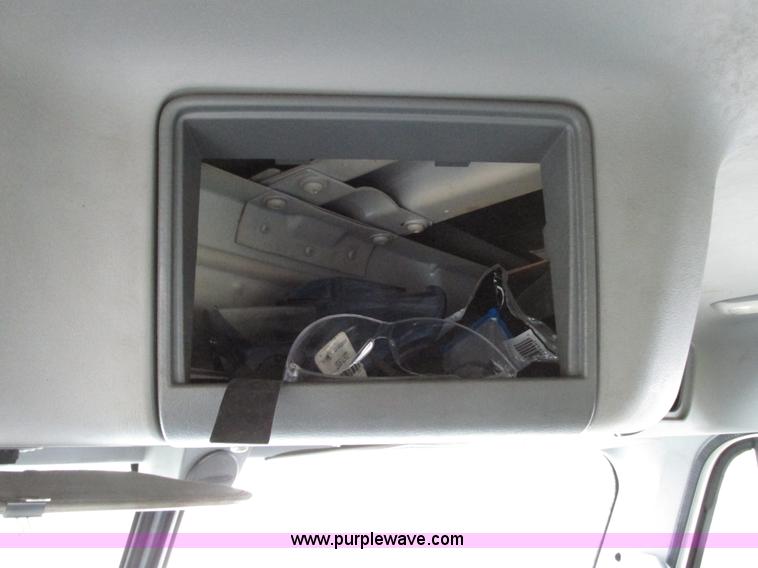 image for item G9204 2005 Freightliner Columbia semi truck