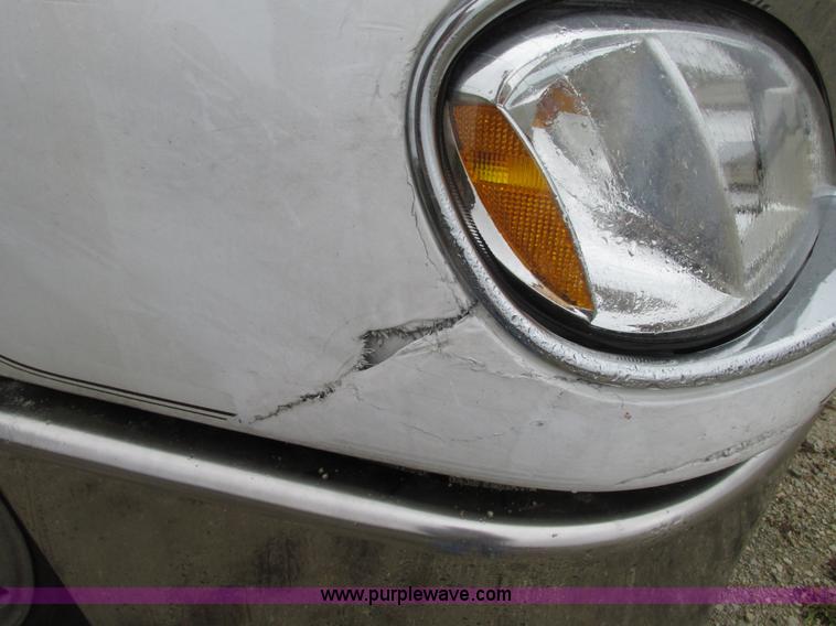 image for item G9204 2005 Freightliner Columbia semi truck