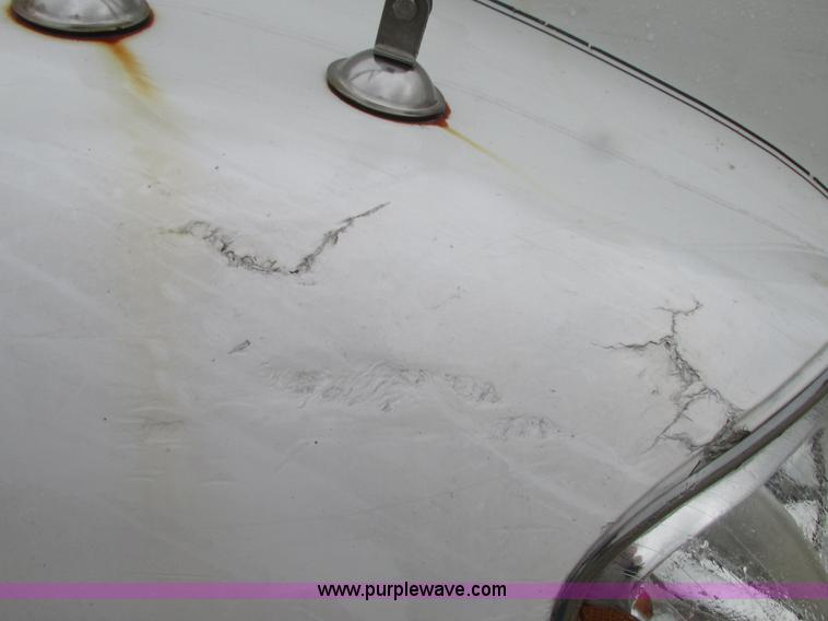 image for item G9204 2005 Freightliner Columbia semi truck