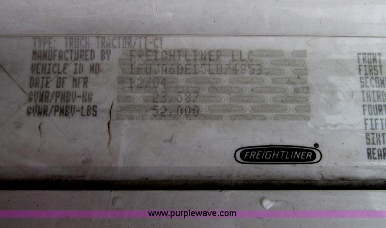 image for item G9204 2005 Freightliner Columbia semi truck