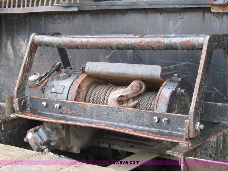 image for item G9205 2006 Freightliner Business Class M2 roll back truck