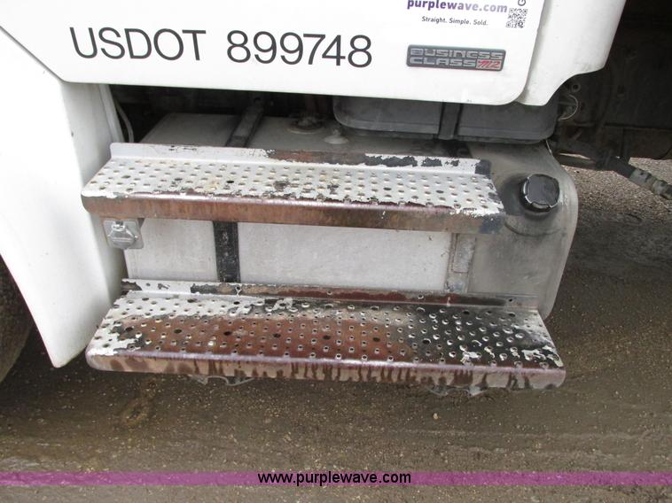 image for item G9205 2006 Freightliner Business Class M2 roll back truck