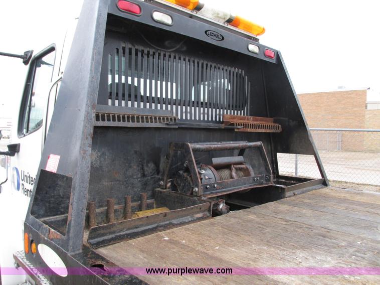 image for item G9205 2006 Freightliner Business Class M2 roll back truck