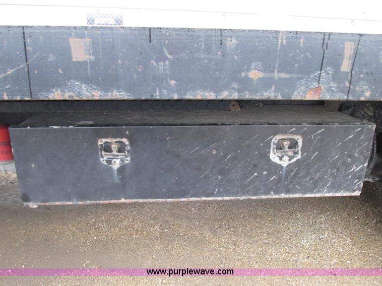 image for item G9205 2006 Freightliner Business Class M2 roll back truck