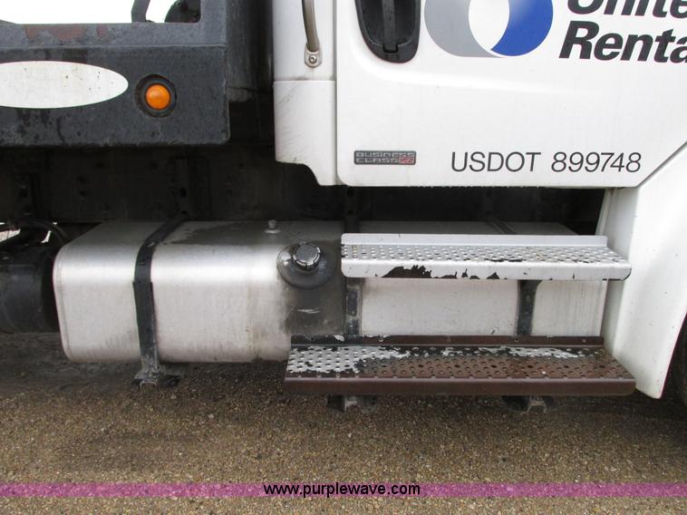 image for item G9205 2006 Freightliner Business Class M2 roll back truck