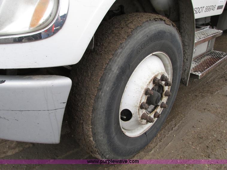 image for item G9205 2006 Freightliner Business Class M2 roll back truck