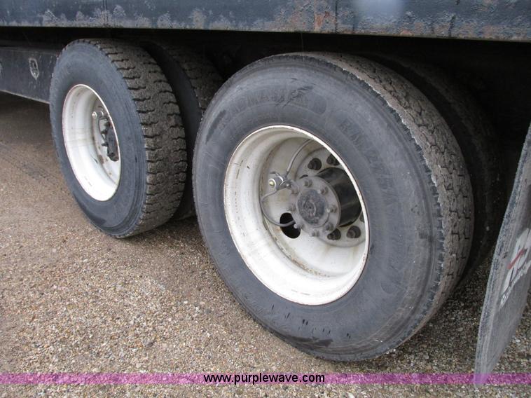 image for item G9205 2006 Freightliner Business Class M2 roll back truck