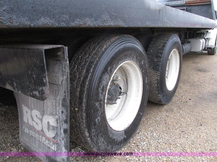 image for item G9205 2006 Freightliner Business Class M2 roll back truck