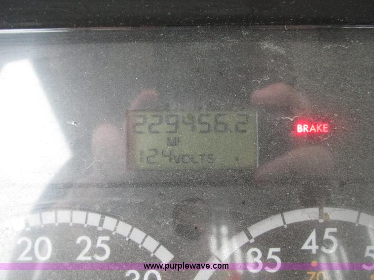 image for item G9205 2006 Freightliner Business Class M2 roll back truck