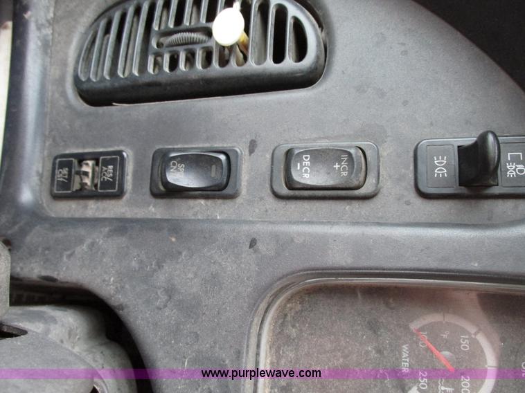 image for item G9205 2006 Freightliner Business Class M2 roll back truck