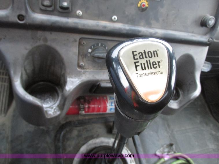 image for item G9205 2006 Freightliner Business Class M2 roll back truck