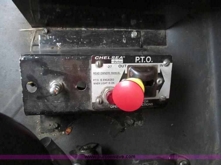 image for item G9205 2006 Freightliner Business Class M2 roll back truck