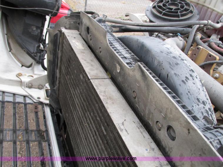 image for item G9205 2006 Freightliner Business Class M2 roll back truck