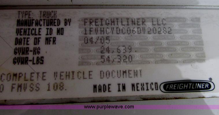 image for item G9205 2006 Freightliner Business Class M2 roll back truck