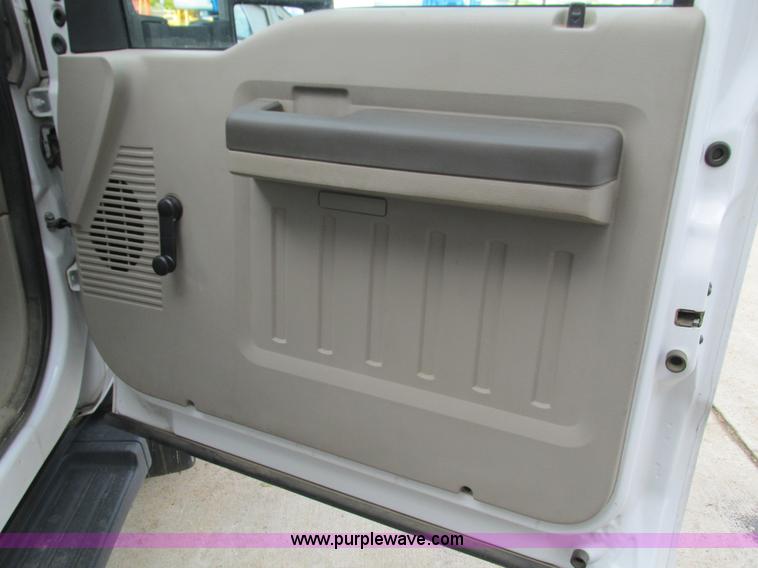 image for item G9397 2008 Ford F550 Super Duty service truck with crane