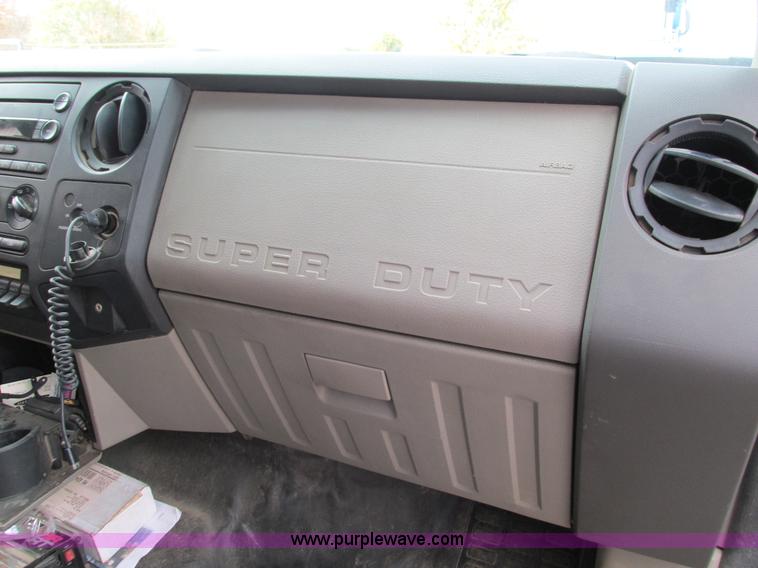 image for item G9397 2008 Ford F550 Super Duty service truck with crane