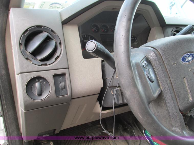 image for item G9397 2008 Ford F550 Super Duty service truck with crane