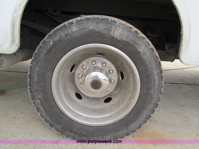 image for item G9397 2008 Ford F550 Super Duty service truck with crane