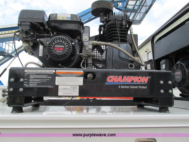 image for item G9397 2008 Ford F550 Super Duty service truck with crane