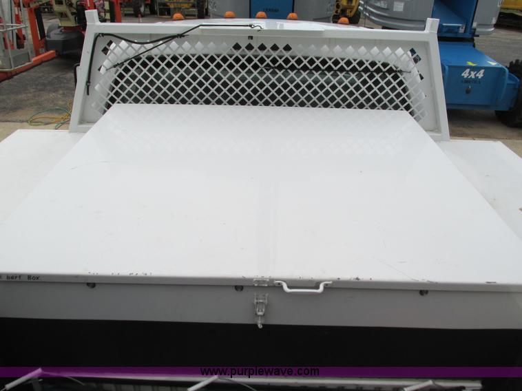 image for item G9397 2008 Ford F550 Super Duty service truck with crane