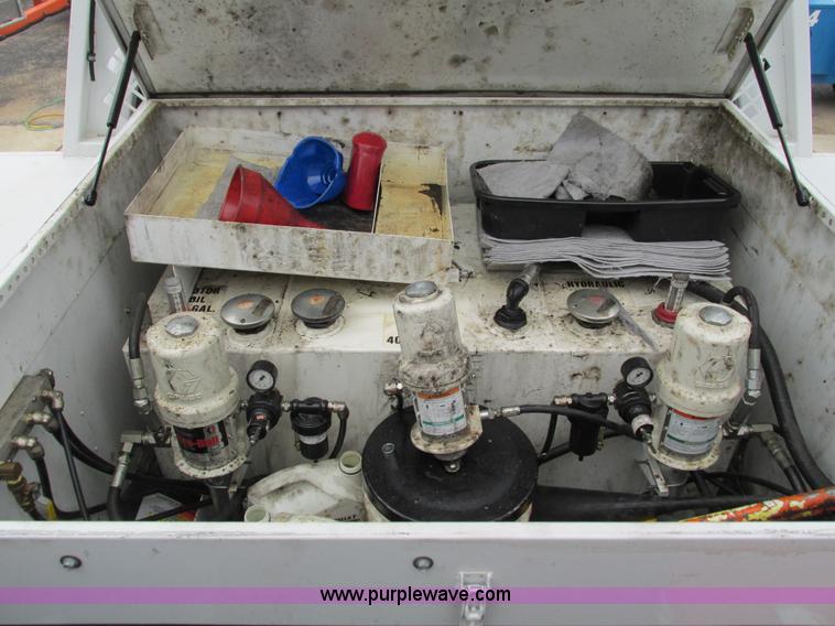 image for item G9397 2008 Ford F550 Super Duty service truck with crane