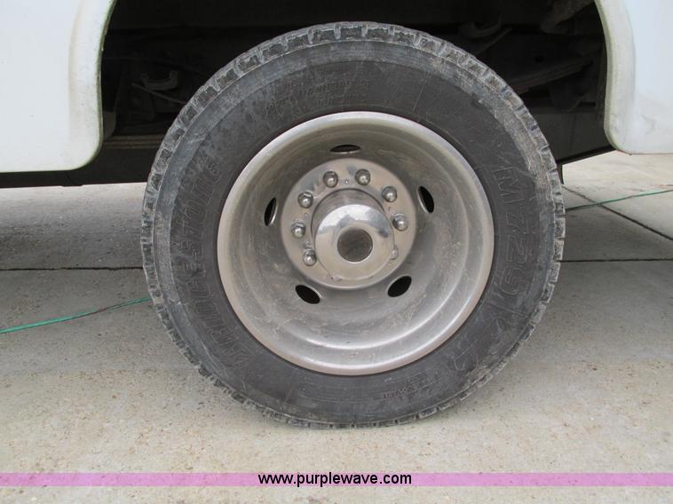 image for item G9397 2008 Ford F550 Super Duty service truck with crane