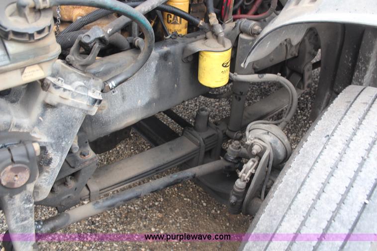 image for item H7954 2007 Freightliner Columbia CL120ST semi truck