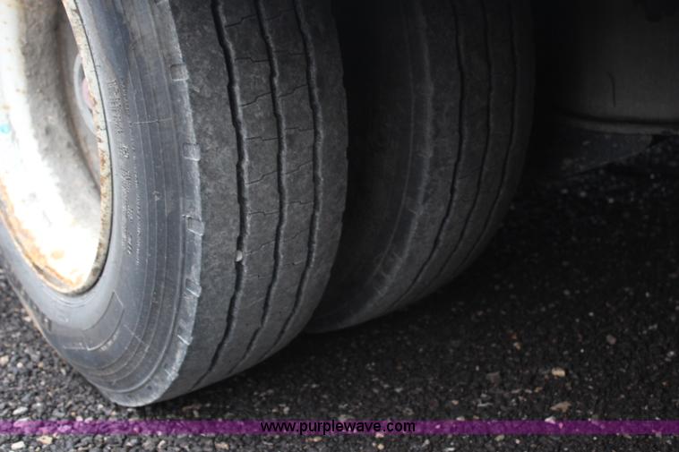 image for item H7955 2008 Ledwell LW48-HT2-10-PB Hydratail tandem axle trailer