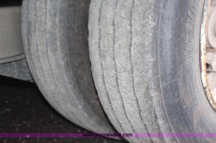 image for item H7955 2008 Ledwell LW48-HT2-10-PB Hydratail tandem axle trailer